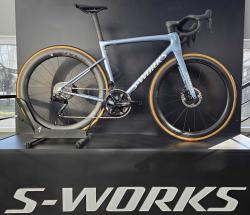 S-Works Tarmac SL8 Gloss Carbon/Viavi Maganta Gold/Chaos Red Pearl/White